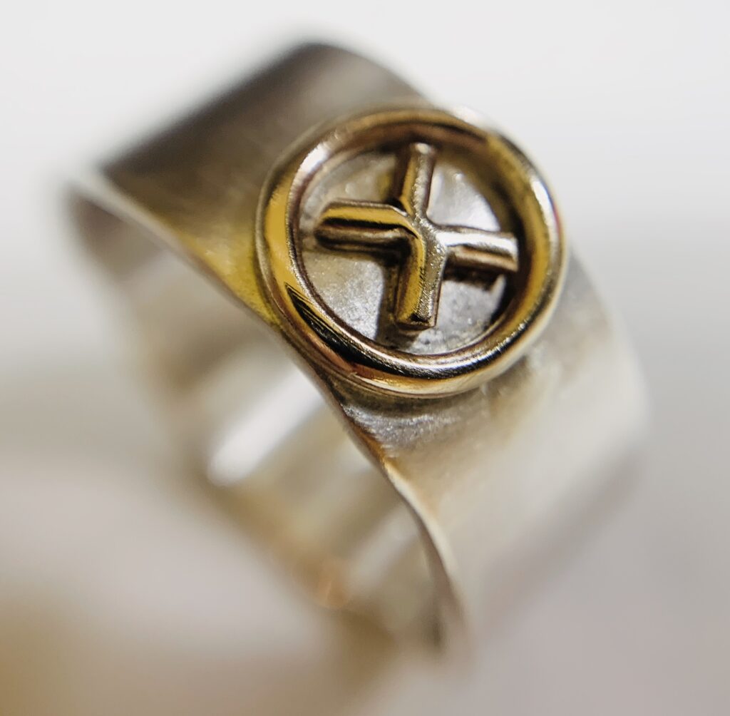 Lustre silver & gold ring by Colette Hazelwood Contemporary Jewellery